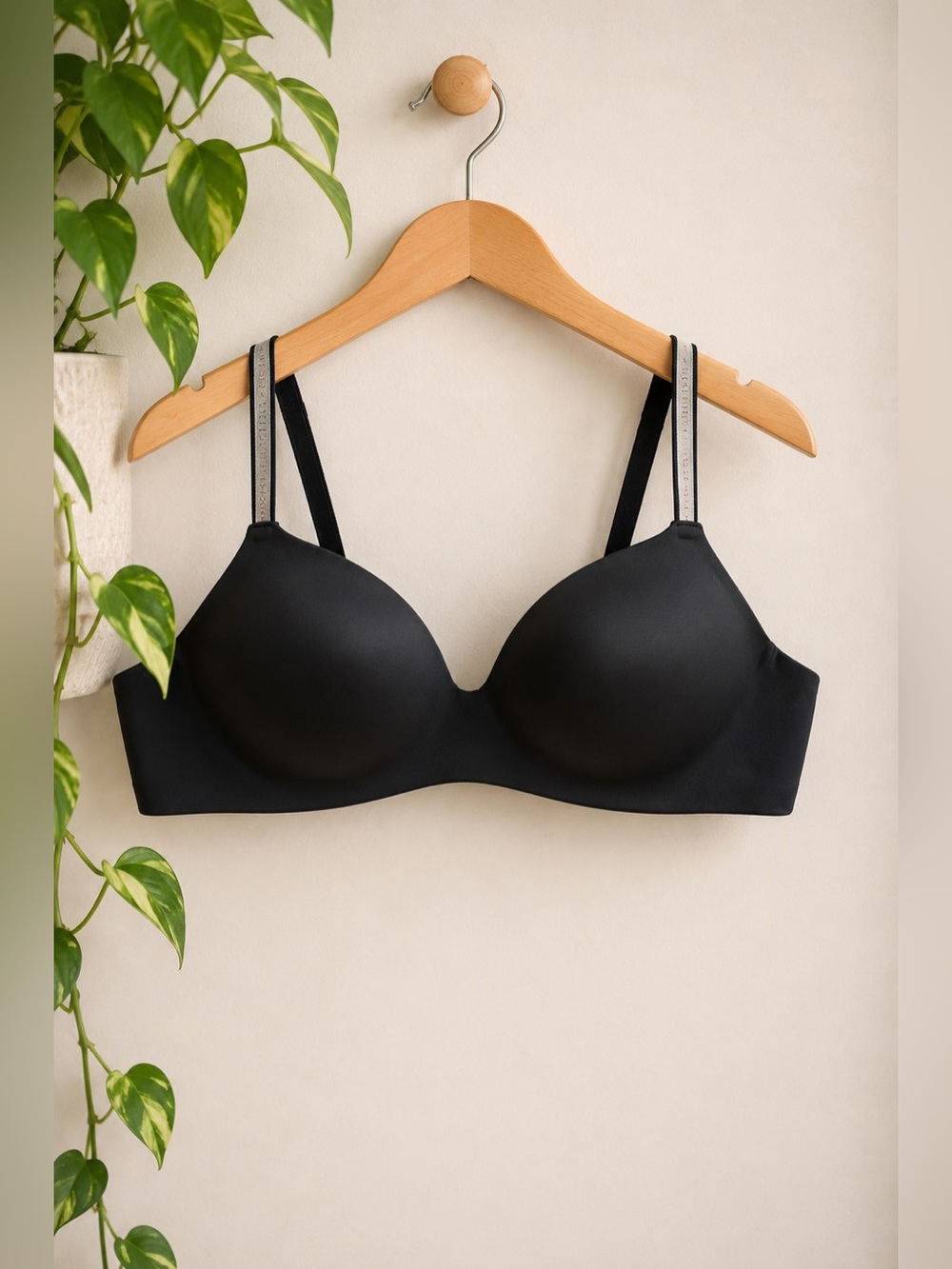 Victoria's Secret Black Wireless T Shirt Bra 40D Lightly Lined Everyday Bra
